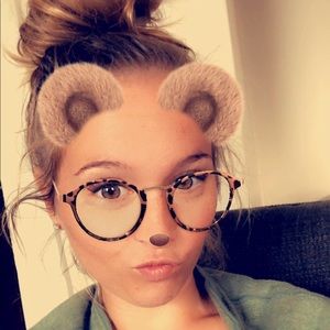 Meet your Posher, Dena